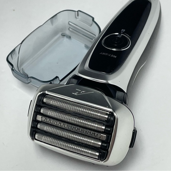 Panasonic Eletric shaver with case - Picture 10 of 14